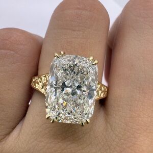 5.09 carat e vs1 elongated cushion lab diamond on star gold band engagement ring